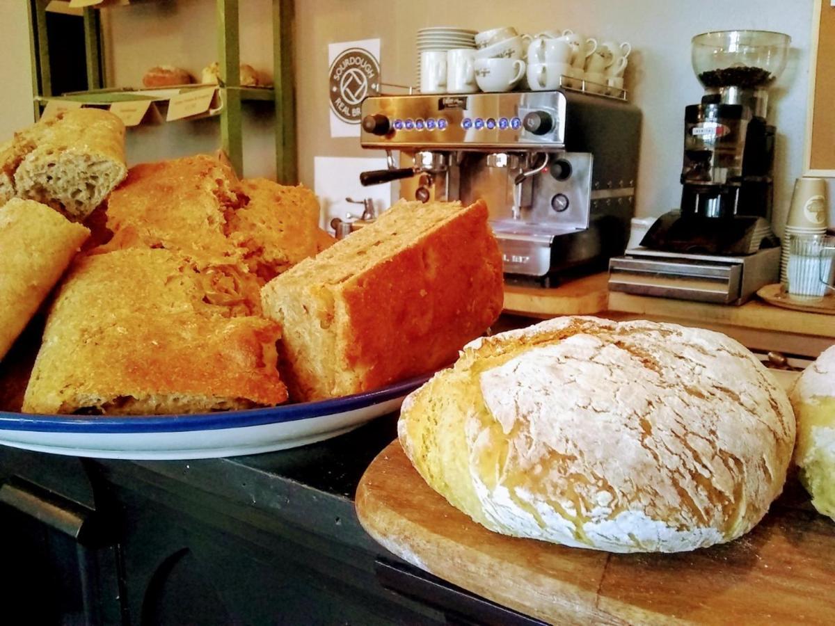 The Bear Bread Bakery B&B, Ensuite Rooms Above The Bakery, Colyton Екстер'єр фото